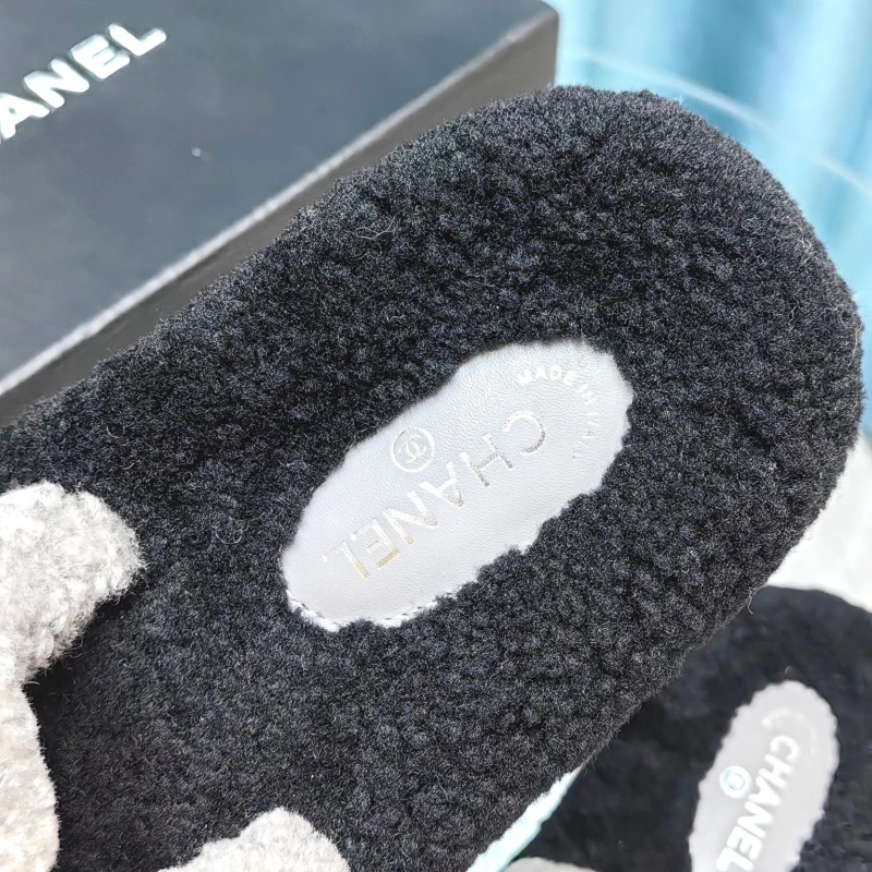 Lightweight Chxnxl Slippers 128248