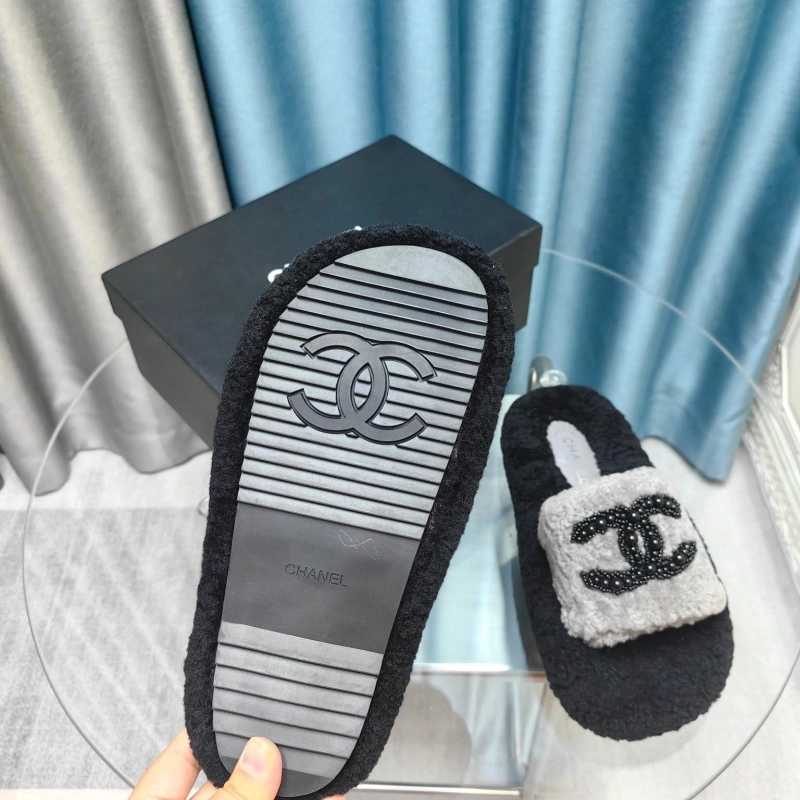Lightweight Chxnxl Slippers 128248