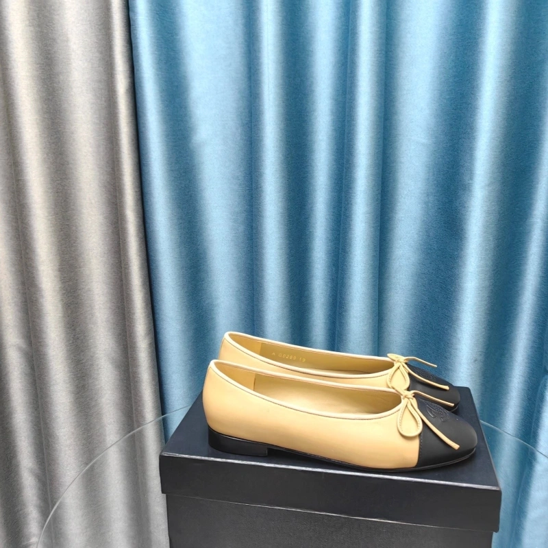 Compact Chxnxl Flat Shoes 129235