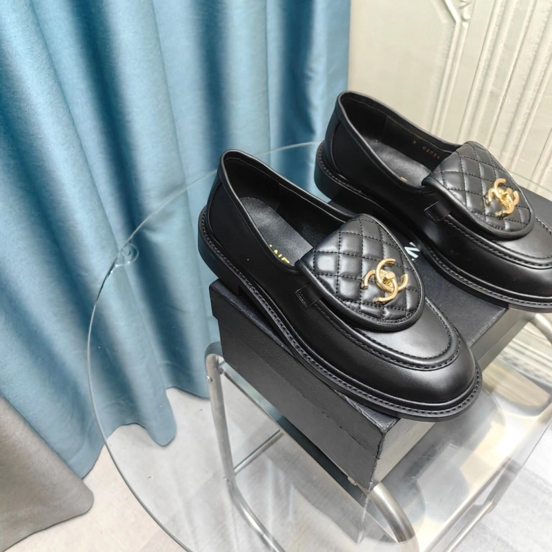 Vibrant Chxnxl Leather Shoes 128782