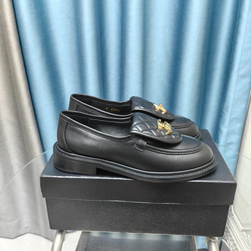Vibrant Chxnxl Leather Shoes 128782