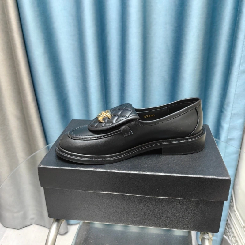 Vibrant Chxnxl Leather Shoes 128782