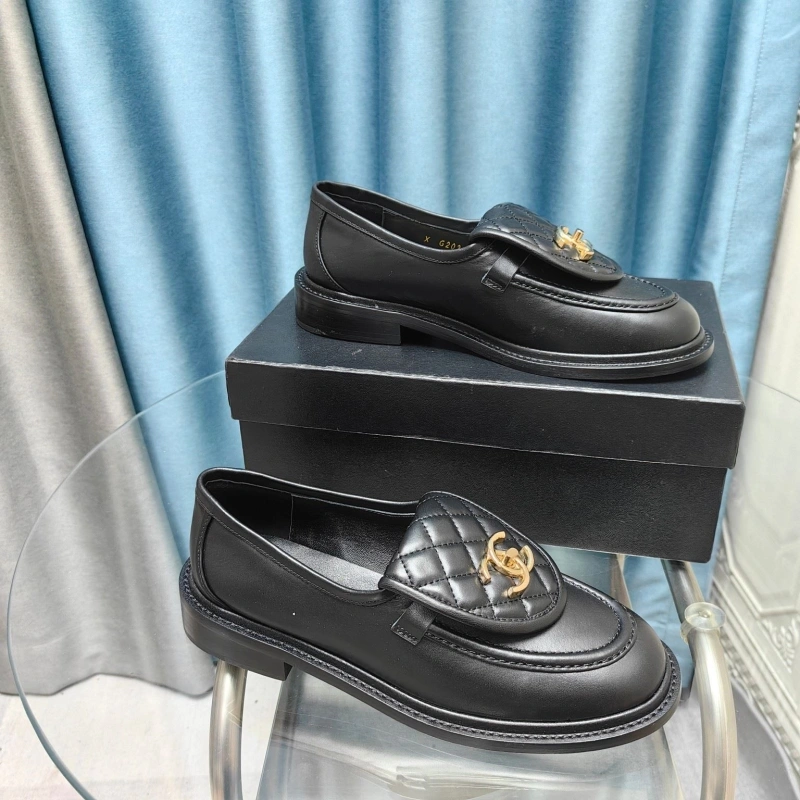 Vibrant Chxnxl Leather Shoes 128782