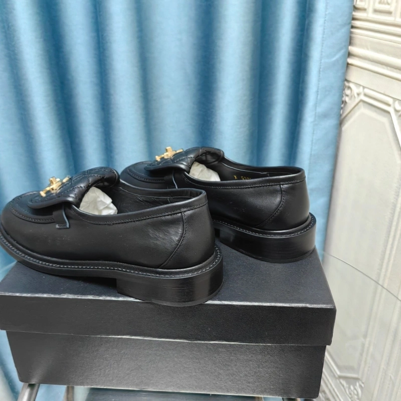 Vibrant Chxnxl Leather Shoes 128782