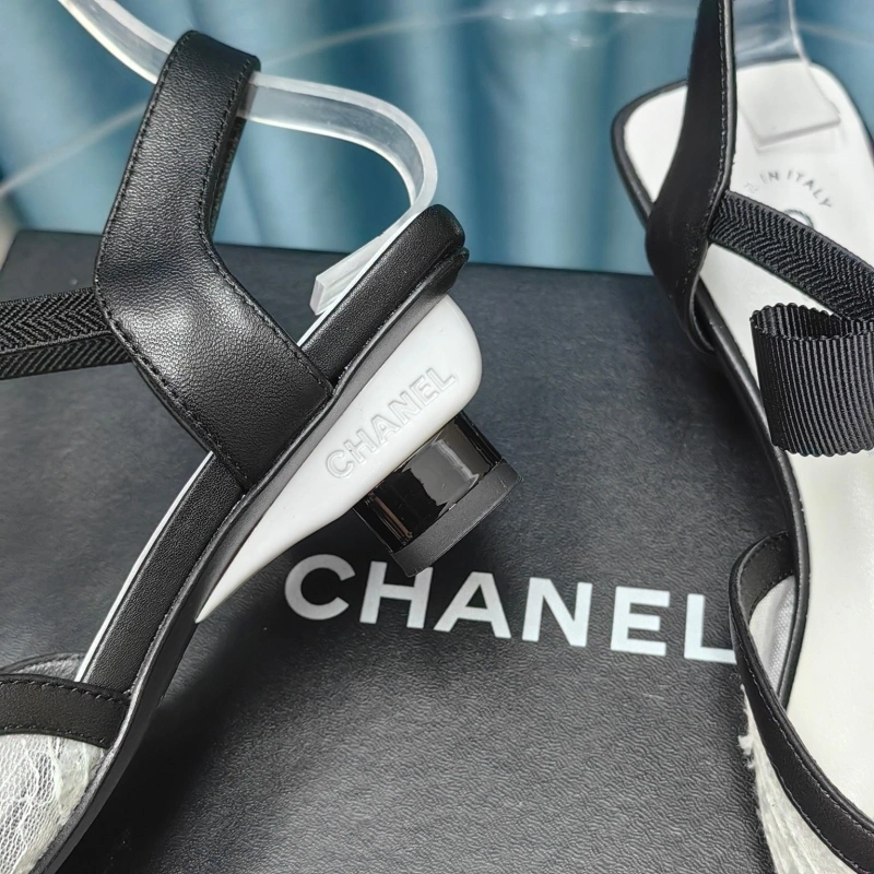 Classic Chxnxl Sandals 128671