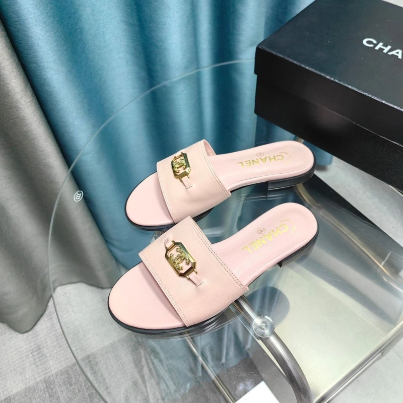 Bold Chxnxl Slippers 128244