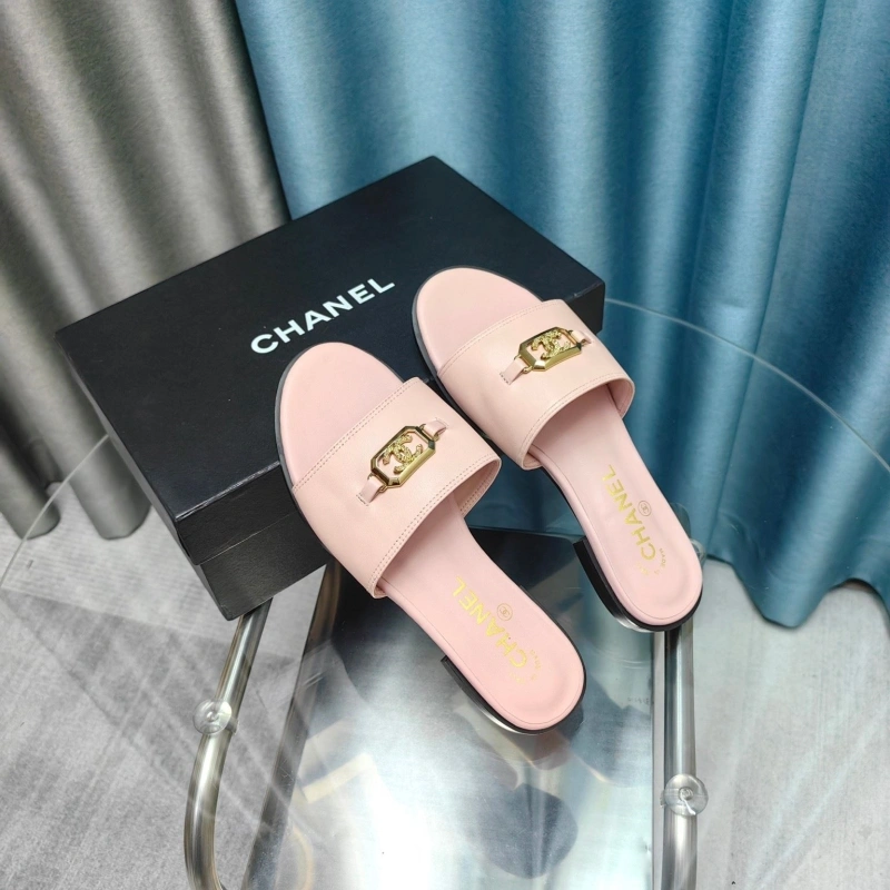 Bold Chxnxl Slippers 128244