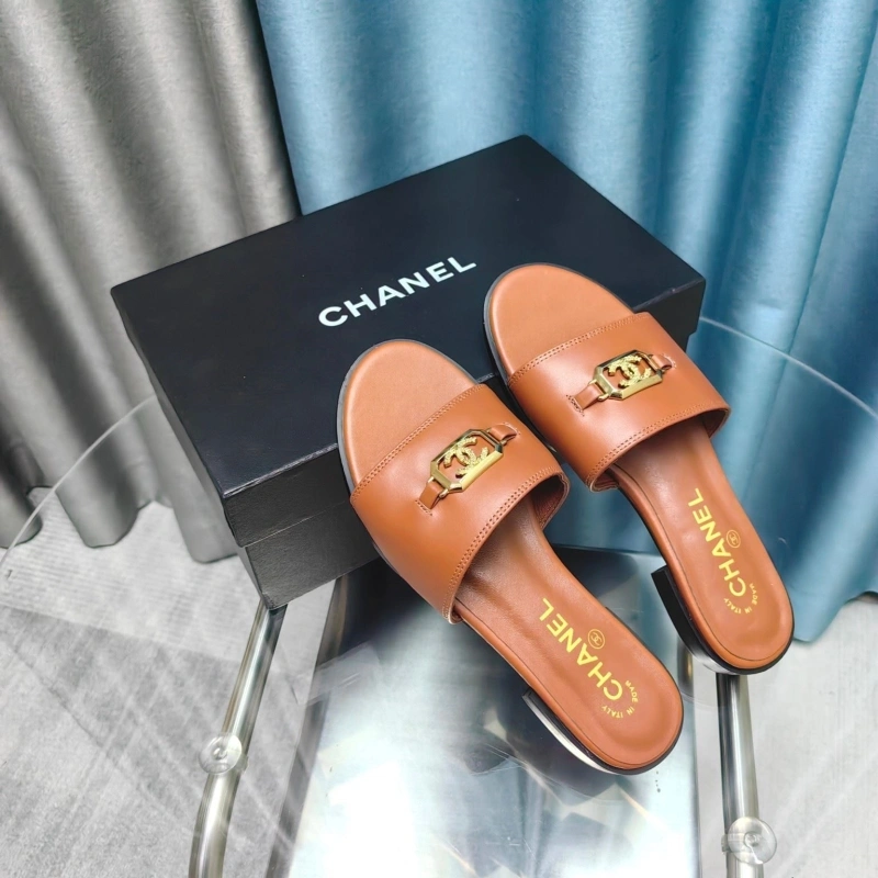 Bold Chxnxl Slippers 128243