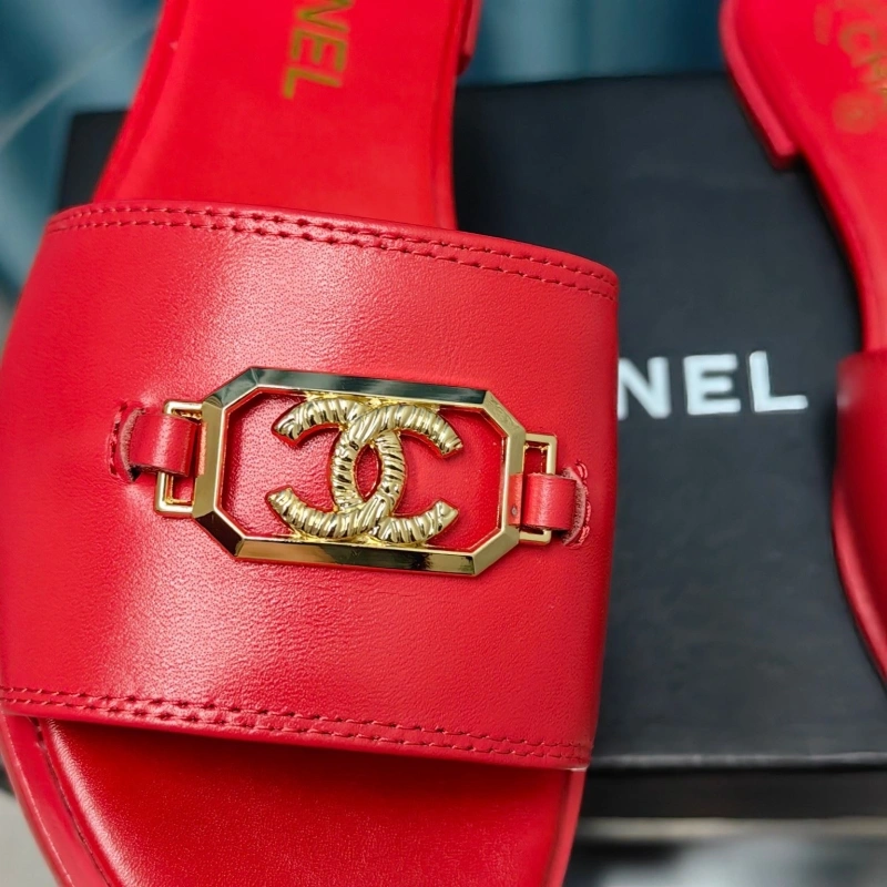 DailyWear Chxnxl Slippers 128240