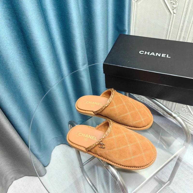 Bold Chxnxl Slippers 128227