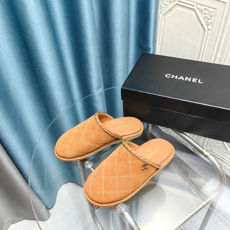 Bold Chxnxl Slippers 128227