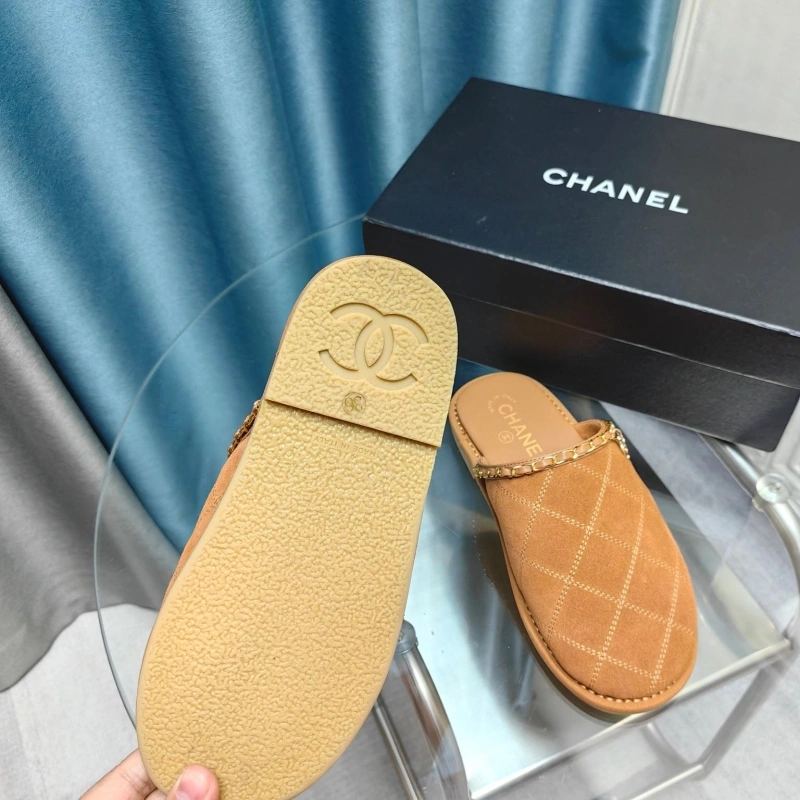 Bold Chxnxl Slippers 128227