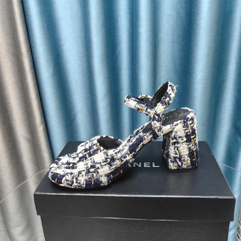 WellDesigned Chxnxl Sandals 128645