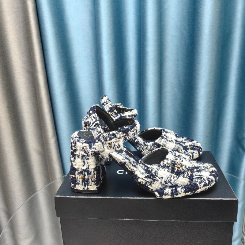 WellDesigned Chxnxl Sandals 128645