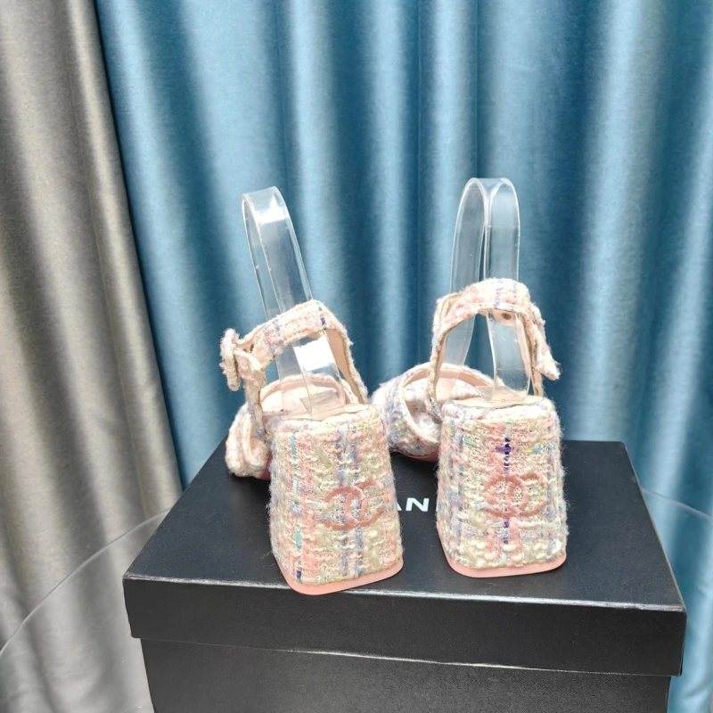 NewStyle Chxnxl Sandals 128644