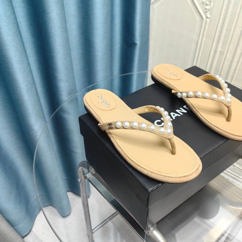 Unique Chxnxl Slippers 128214