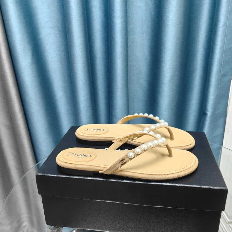 Unique Chxnxl Slippers 128214