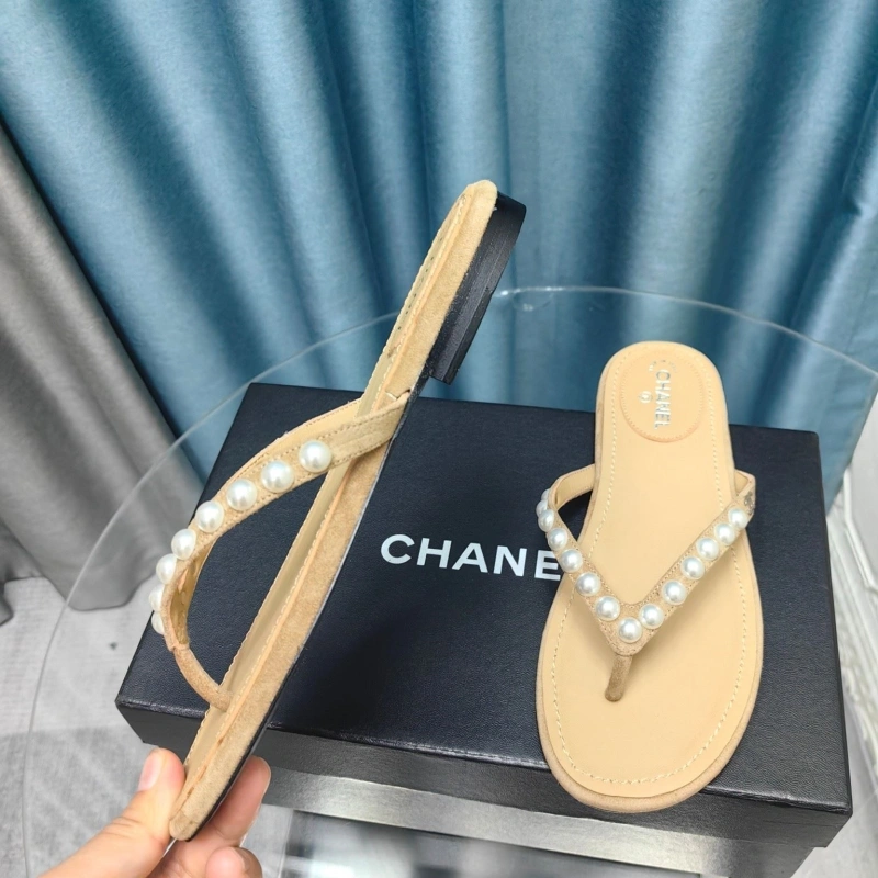 Unique Chxnxl Slippers 128214