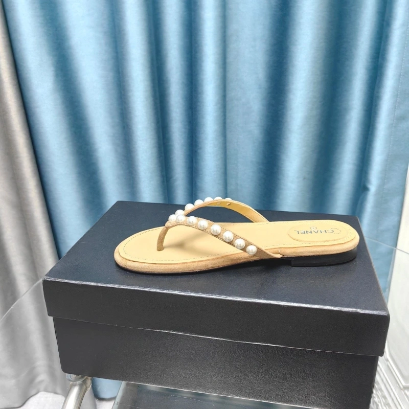 Unique Chxnxl Slippers 128214