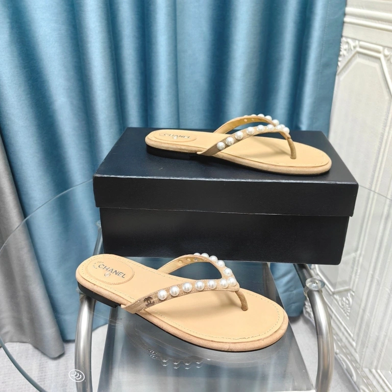 Unique Chxnxl Slippers 128214
