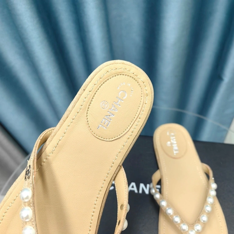 Unique Chxnxl Slippers 128214