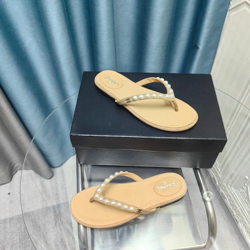 Unique Chxnxl Slippers 128214