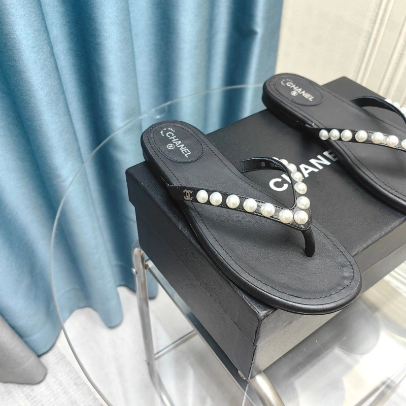 Versatile Chxnxl Slippers 128210
