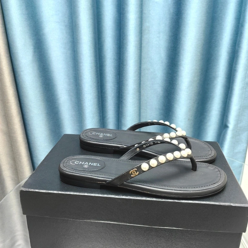 Versatile Chxnxl Slippers 128210