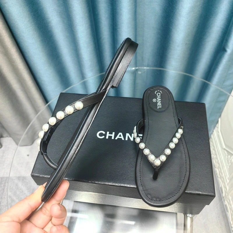Versatile Chxnxl Slippers 128210