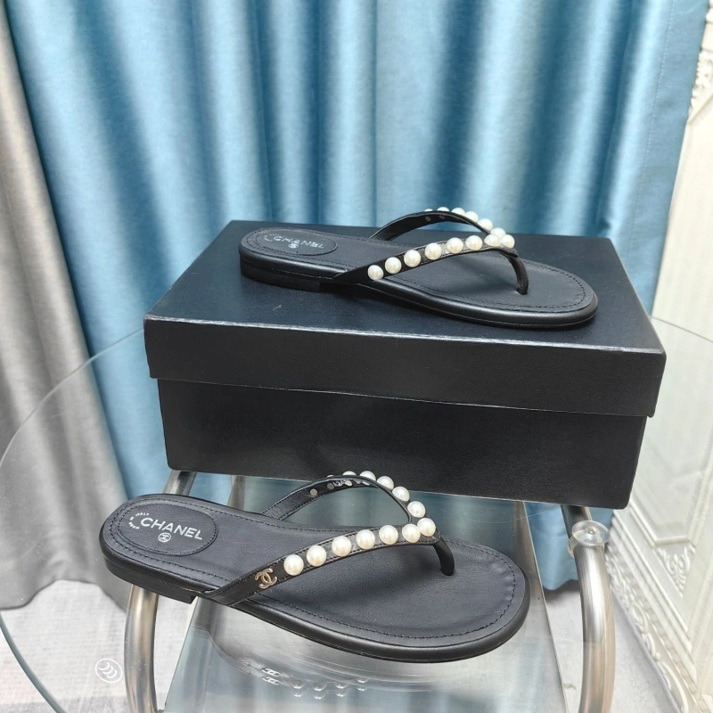Versatile Chxnxl Slippers 128210