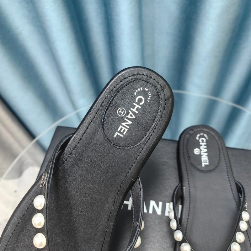 Versatile Chxnxl Slippers 128210