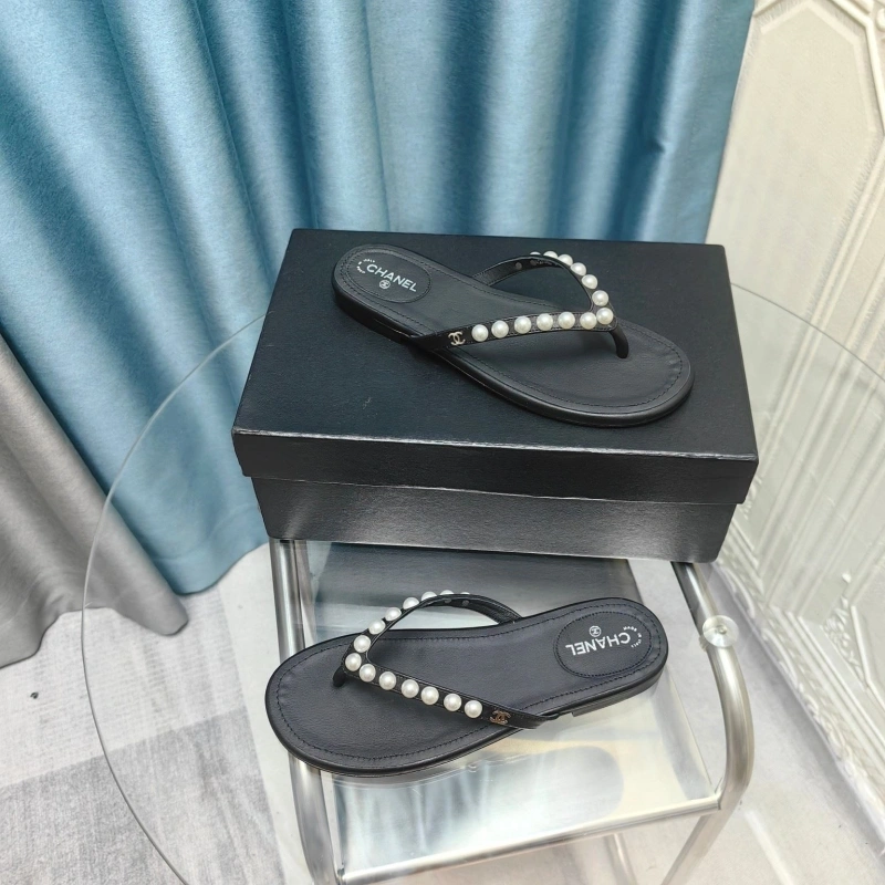 Versatile Chxnxl Slippers 128210