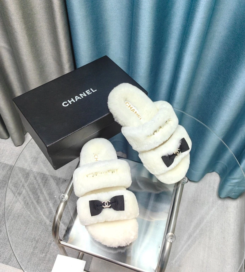 Practical Chxnxl Slippers 128200
