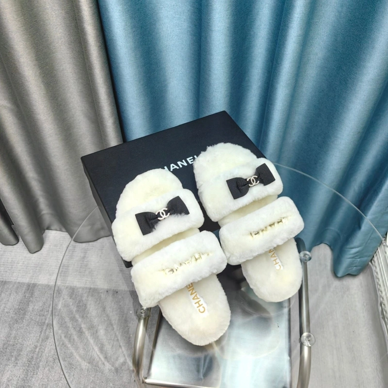 Practical Chxnxl Slippers 128200