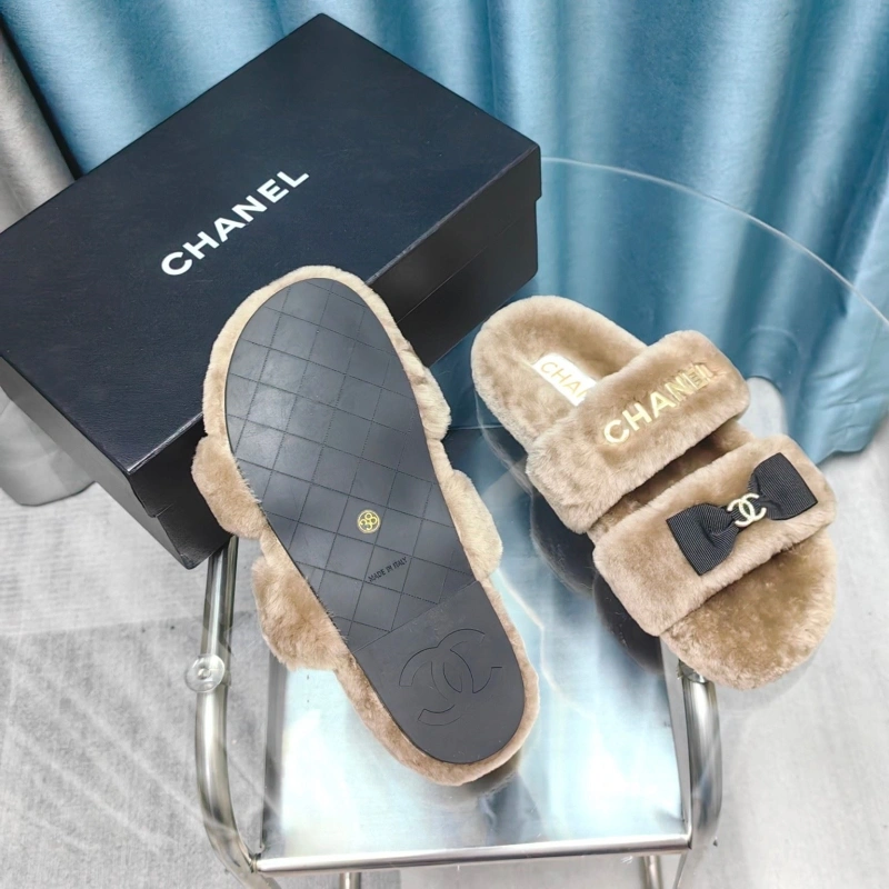 Bold Chxnxl Slippers 128201