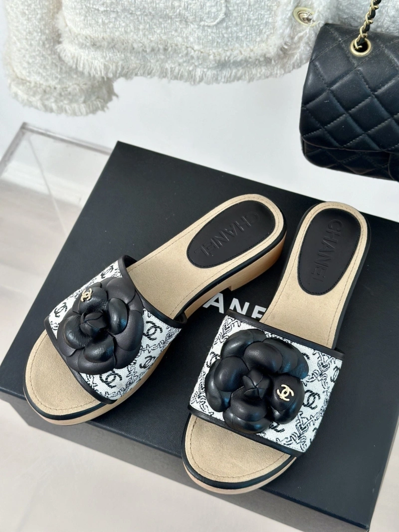 Lightweight Chxnxl Slippers 128193