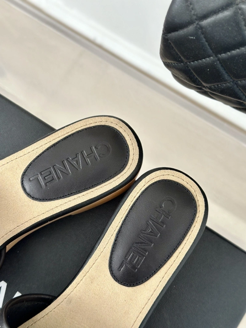 Lightweight Chxnxl Slippers 128193