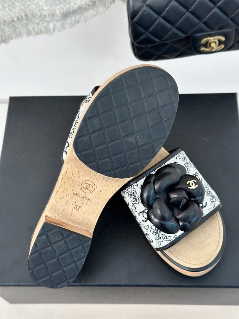 Lightweight Chxnxl Slippers 128193
