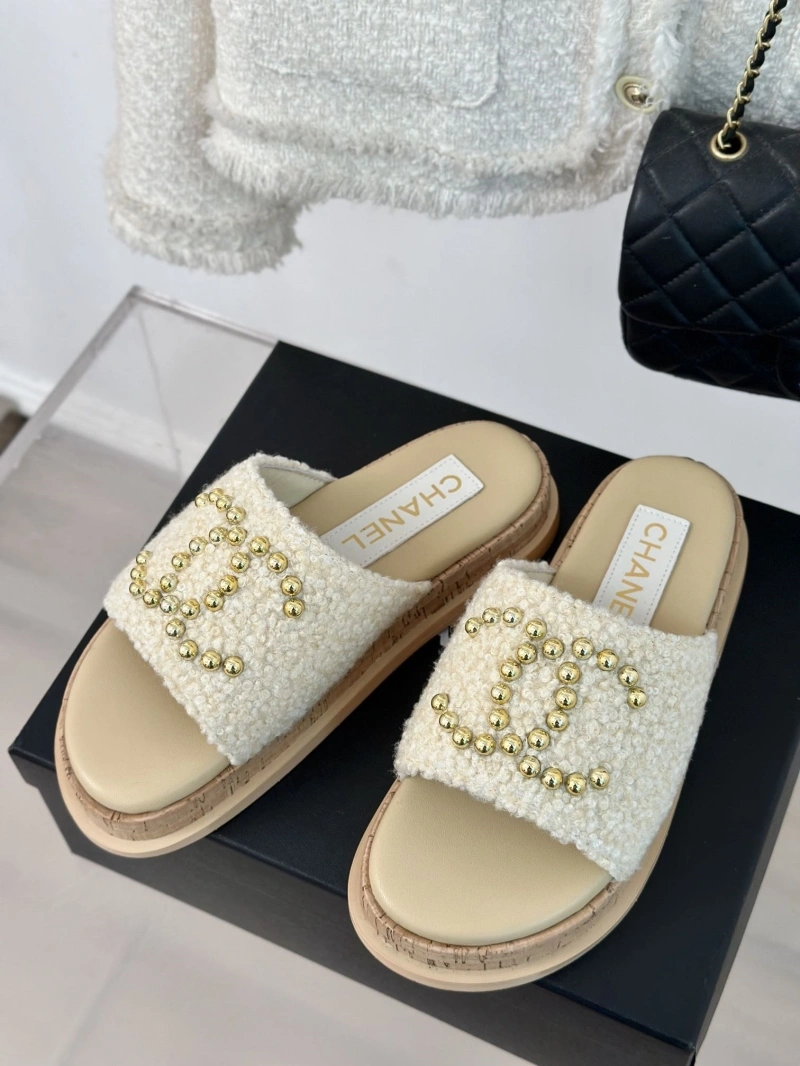 Stylish Chxnxl Slippers 128187