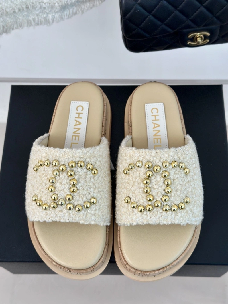Stylish Chxnxl Slippers 128187