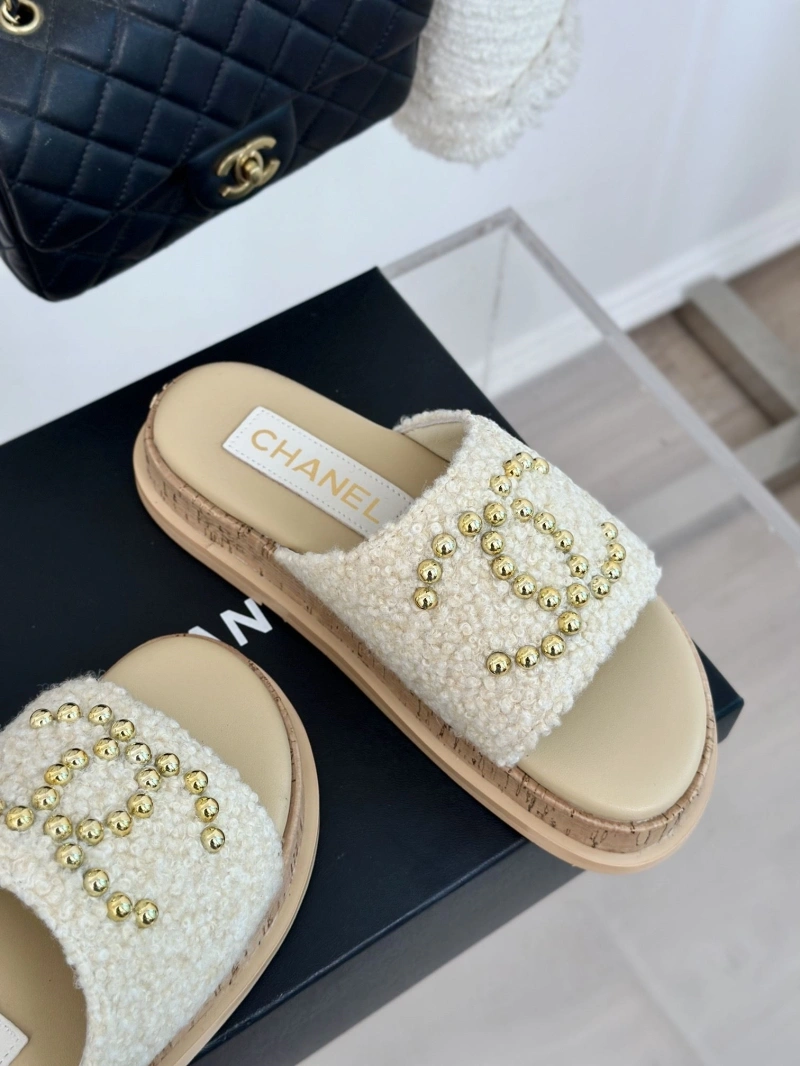 Stylish Chxnxl Slippers 128187