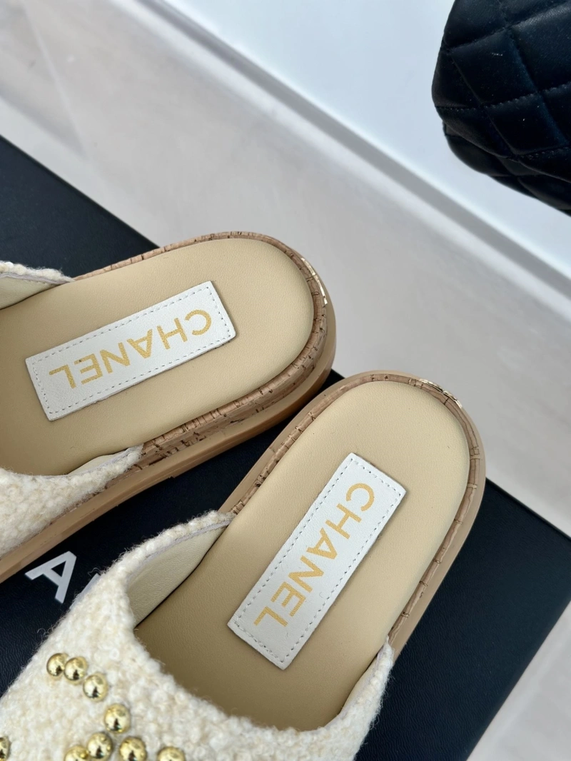 Stylish Chxnxl Slippers 128187