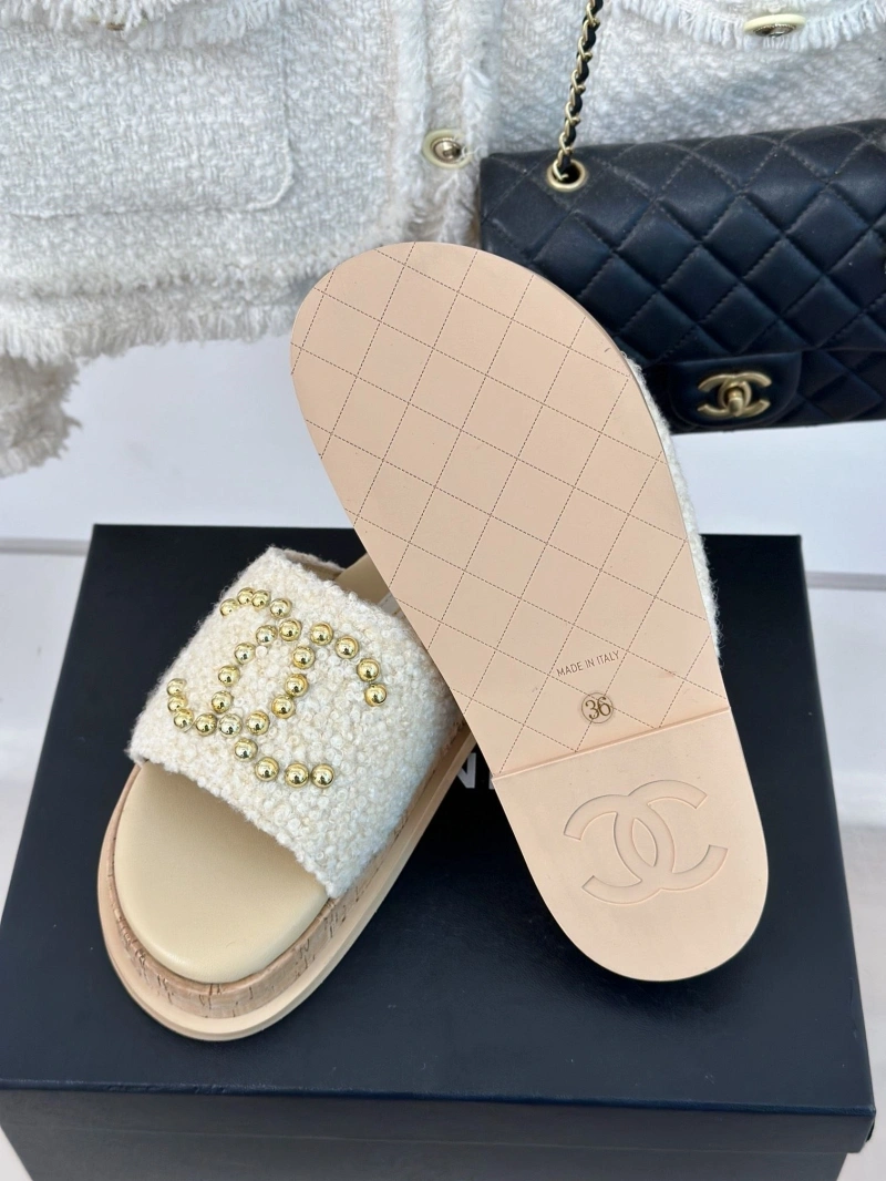Stylish Chxnxl Slippers 128187