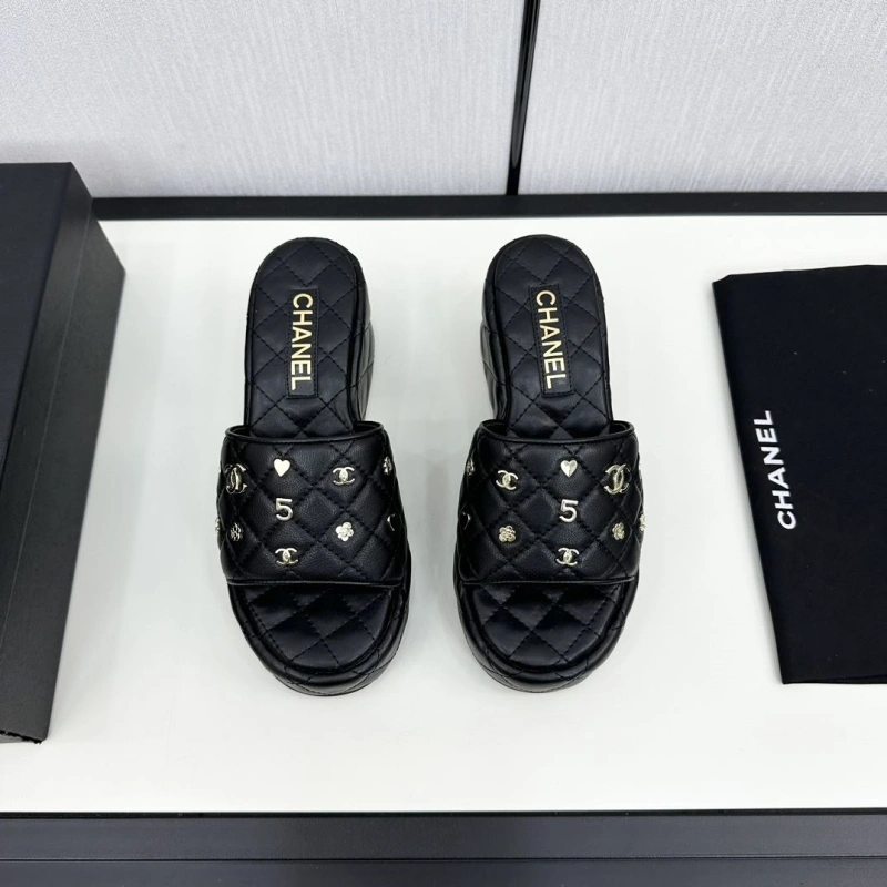 Soft Chxnxl Slippers 128183