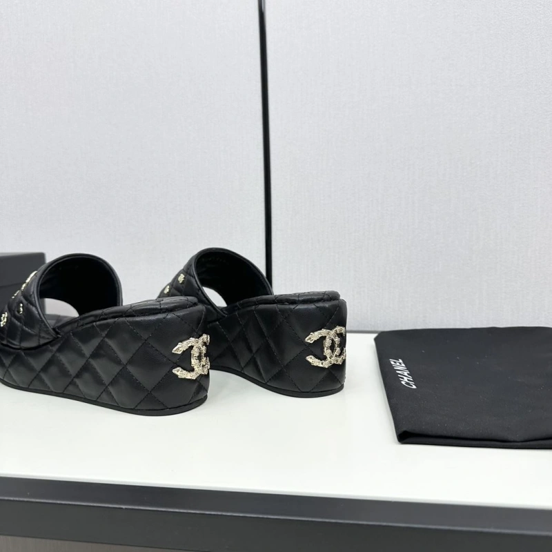 Soft Chxnxl Slippers 128183