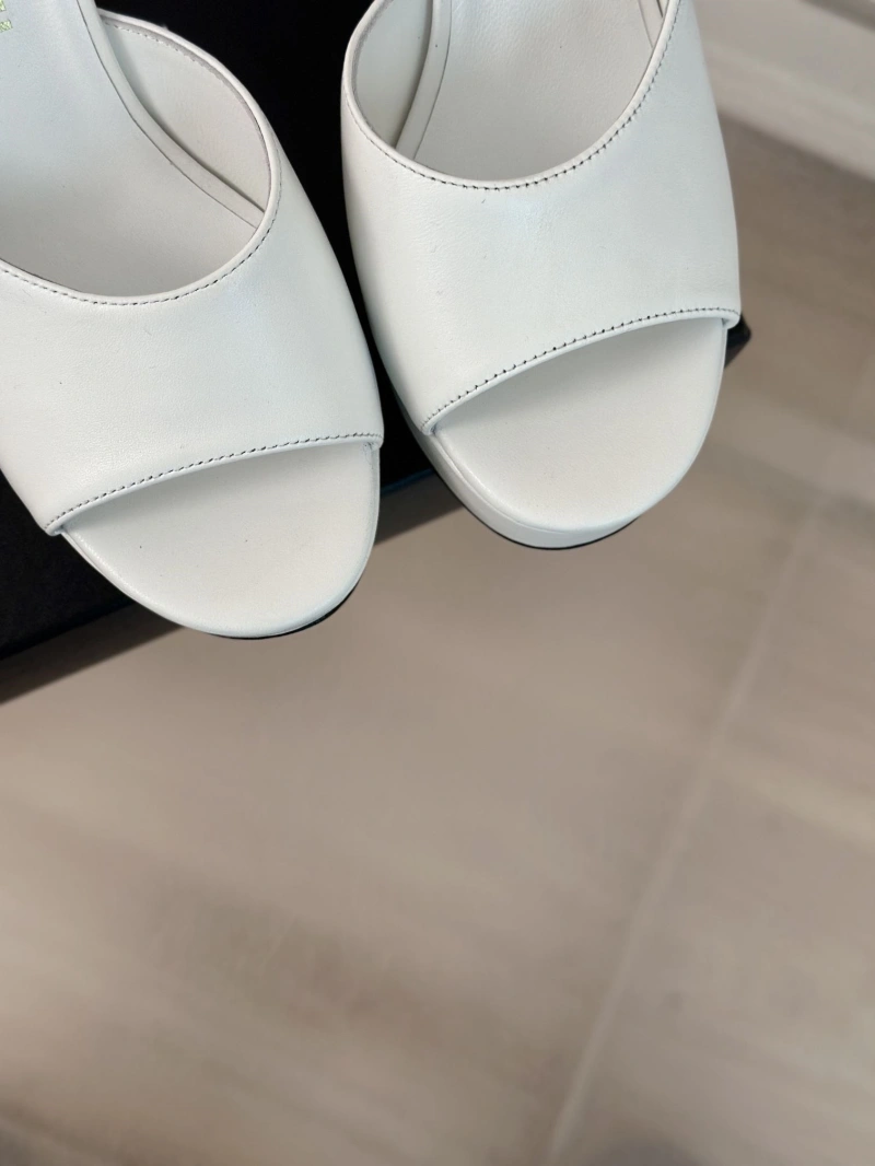 Cozy Chxnxl Slippers 128180