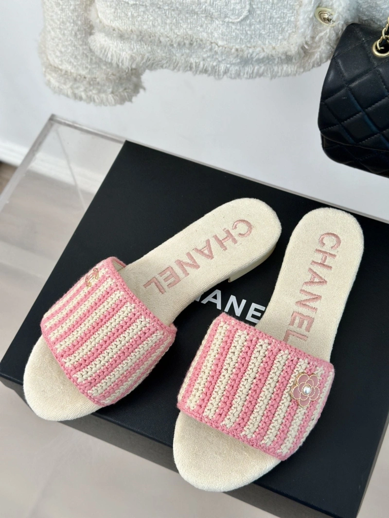 Modern Chxnxl Slippers 128176