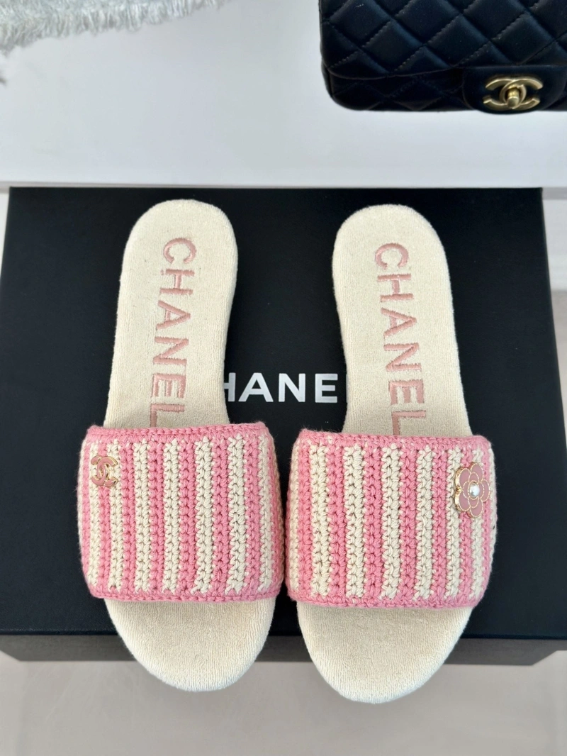 Modern Chxnxl Slippers 128176