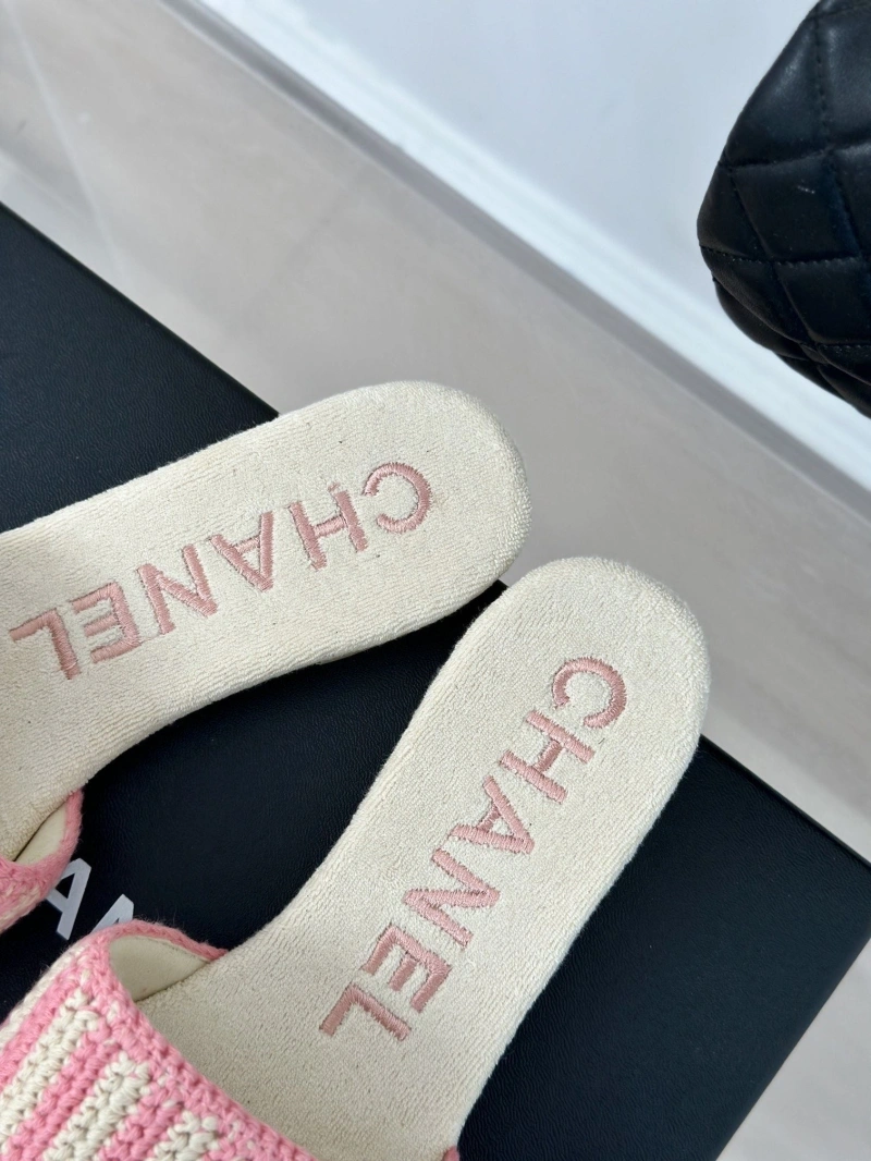 Modern Chxnxl Slippers 128176