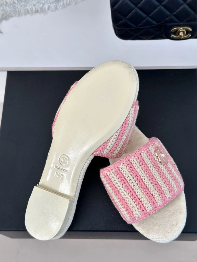 Modern Chxnxl Slippers 128176